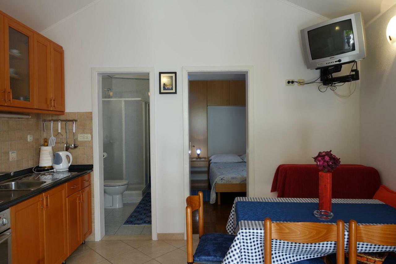 Apartments Ivic Bol Habitación foto